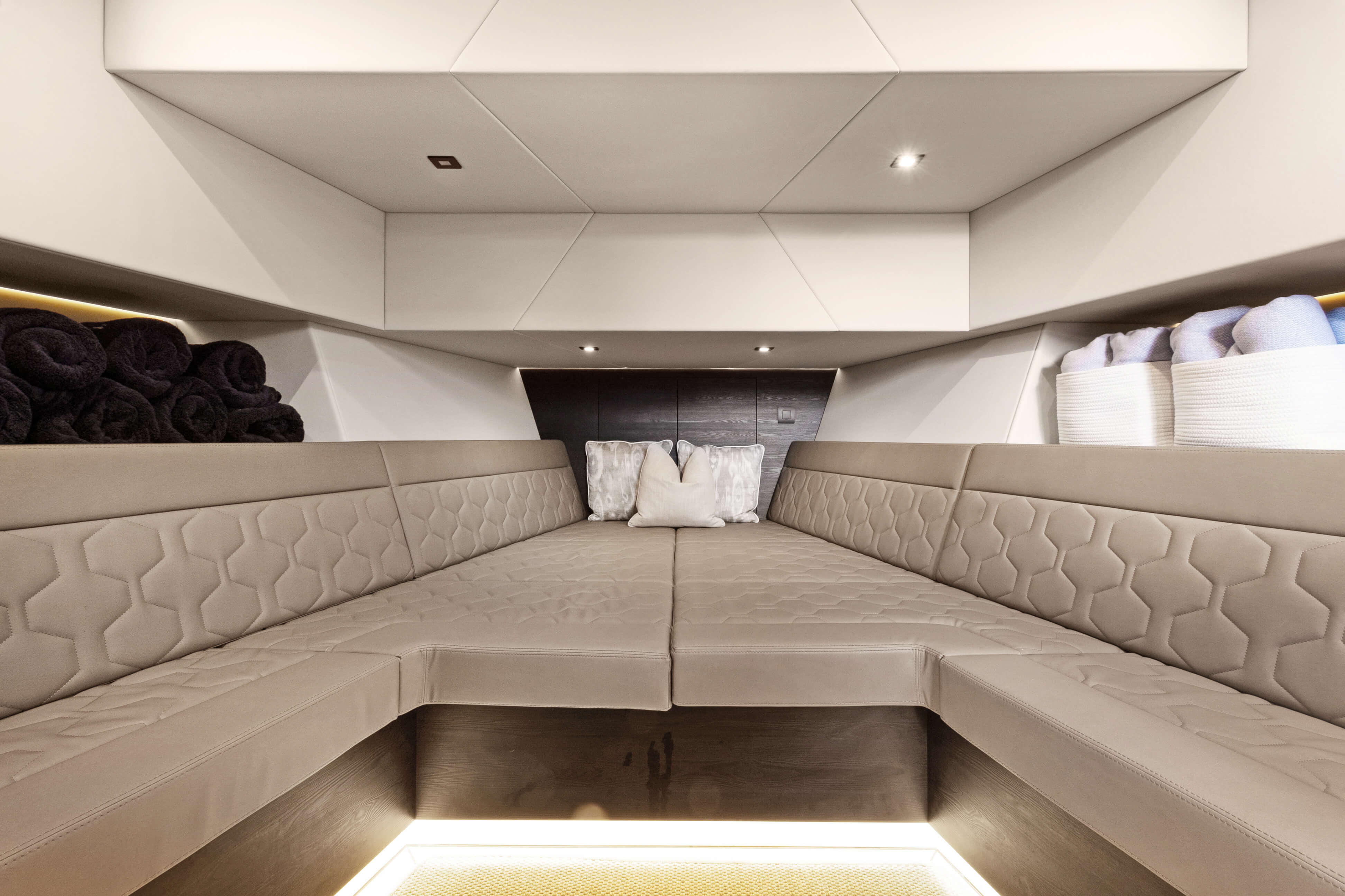 Yacht Photo 17